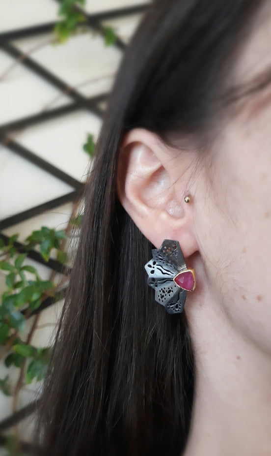 Mini Hanako earrings